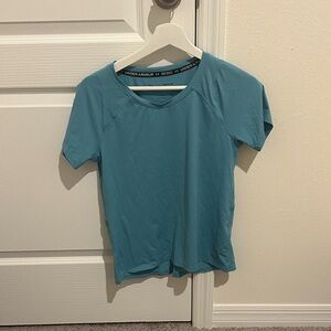 Under Armour Women's Blue Short Sleeve Tee